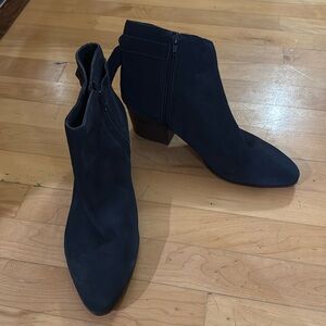 Sole Society size 11 navy blue suede booties